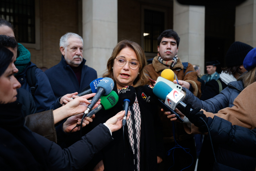 Minuto de silencio contra la violencia de género en Zaragoza
