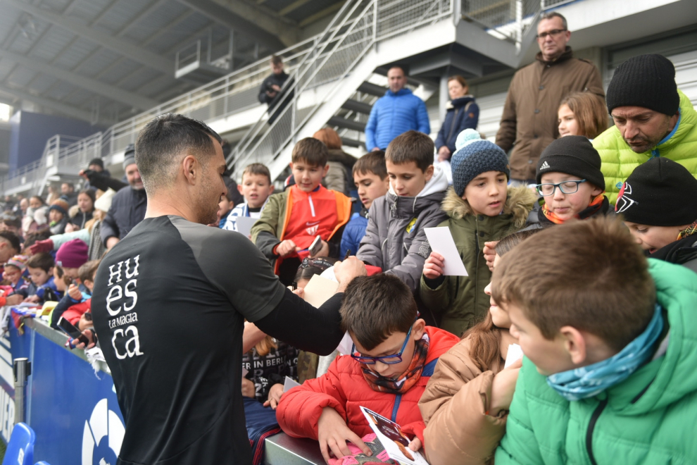 500 aficionados de la SD Huesca han acudido a la sesión de trabajo de este jueves.