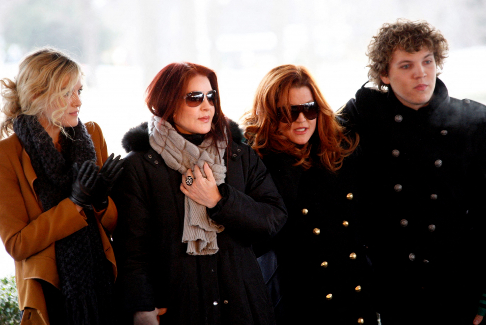 Lisa Marie Presley junto a su familia.