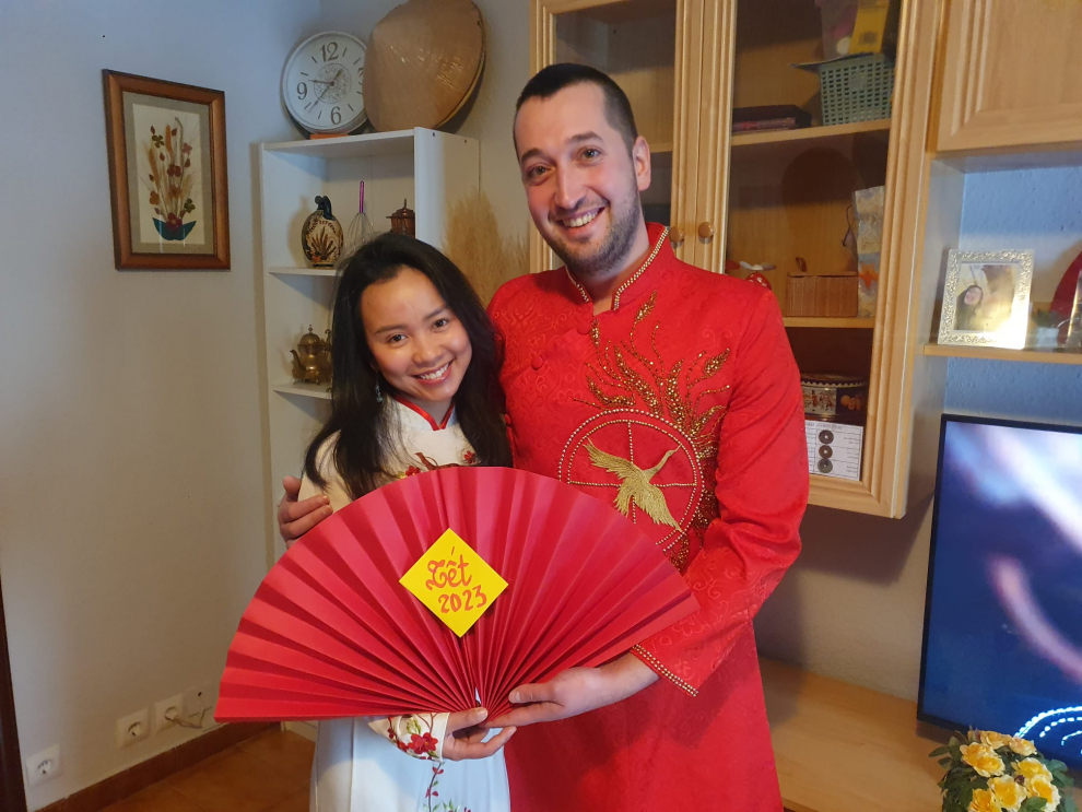Hoa Tran Thi Khanh y Juan Carlos Sánchez, en la celebración del Año Nuevo Vietnamita en Zaragoza