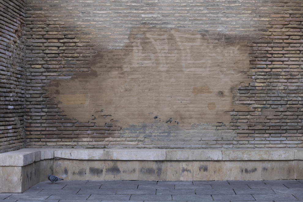 Pintadas vandálicas en la fachada de la Seo.