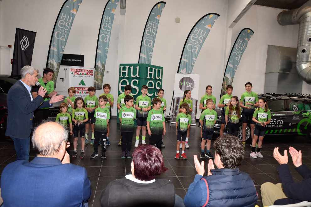 El Club Ciclista Oscense ha presentado a todos sus equipos de ciclismo para esta temporada.