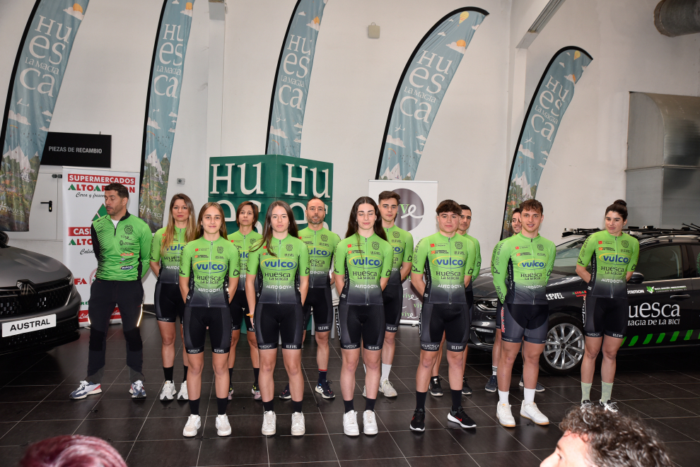 El Club Ciclista Oscense ha presentado a todos sus equipos de ciclismo para esta temporada.