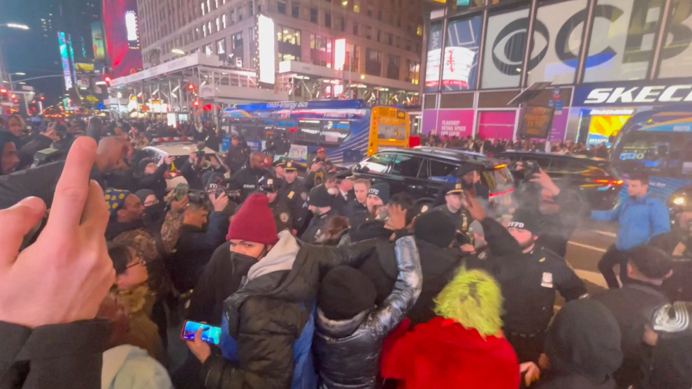 Protestors clash with police, following the release of a video showing police officers beating Tyre Nichols, the young Black man who died three days after he was pulled over while driving during a traffic stop by Memphis police officers, at Times Square, in New York, U.S., January 27, 2023 in this screen grab obtained from a social media video. Tate Brown/via REUTERS  THIS IMAGE HAS BEEN SUPPLIED BY A THIRD PARTY. MANDATORY CREDIT. NO RESALES. NO ARCHIVES. MEMPHIS-POLICE/NEW YORK-PROTEST