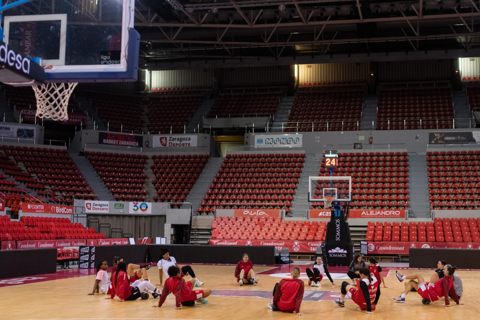 Entrenamiento del Casademont Femenino en el Pabellón Príncipe Felipe de Zaragoza.