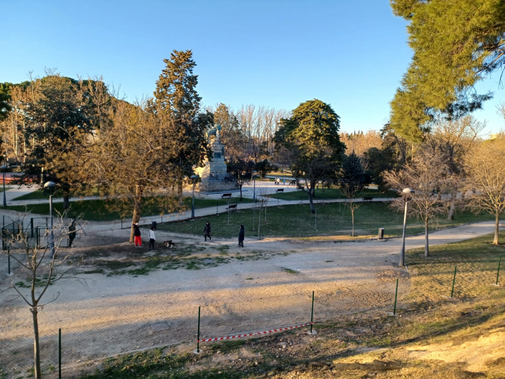 Así es la nueva zona para perros del parque Grande.