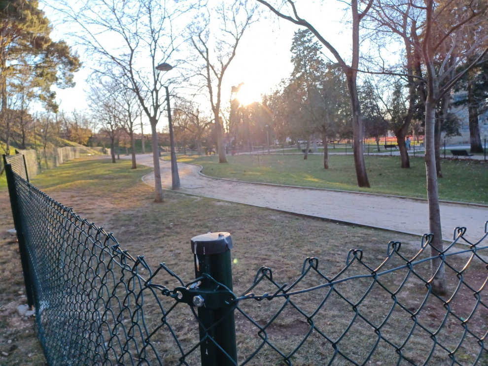 Así es la nueva zona para perros del parque Grande.
