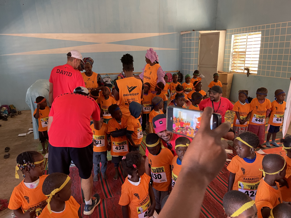 Los aragoneses de 100 Pies, durante su viaje a Senegal.