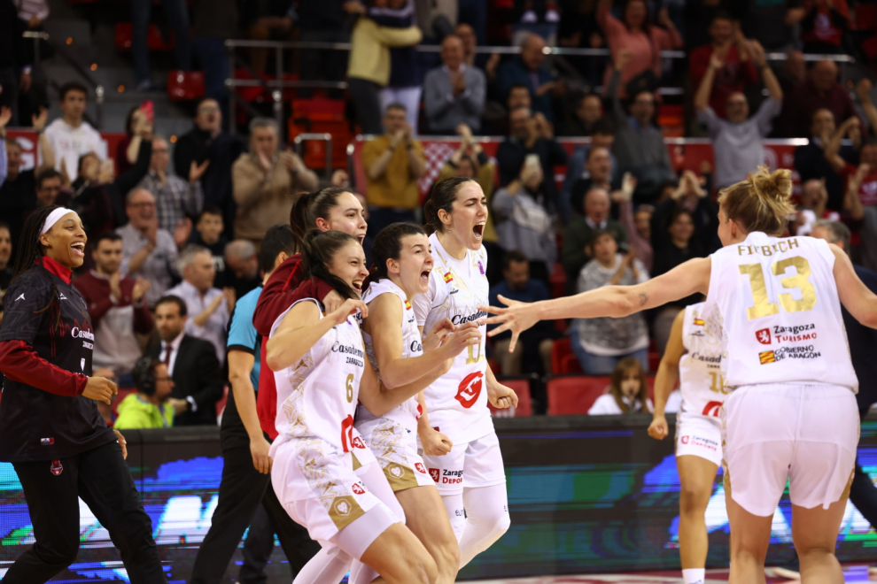 Partido entre el Casademont Femenino y el AZS Lublin.