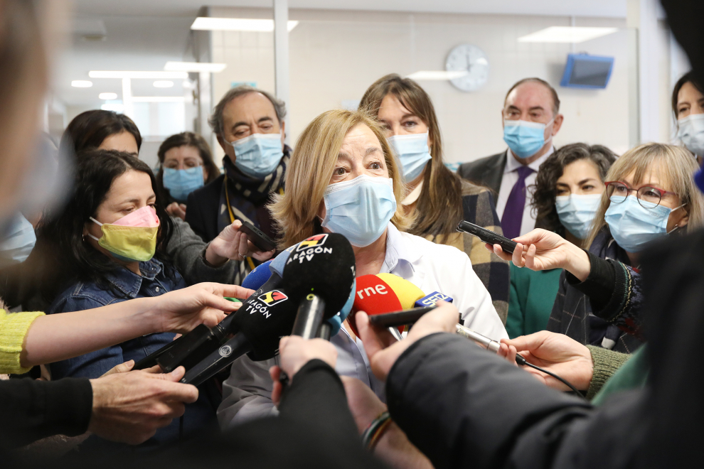 La consejera de Sanidad Sira Repollés visita el nuevo laboratorio del Hospital Obispo Polanco de Teruel