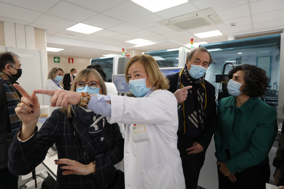 La consejera de Sanidad Sira Repollés visita el nuevo laboratorio del Hospital Obispo Polanco de Teruel