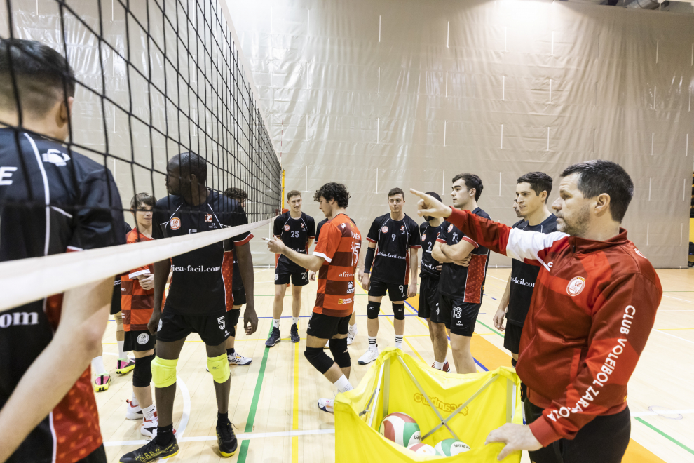 Fotos De Los Equipos Masculino Y Femenino Del Club Voleibol Zaragoza