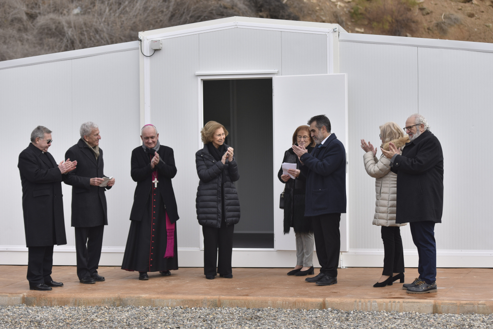 La reina emérita ha inaugurado un complejo de viviendas para temporeros