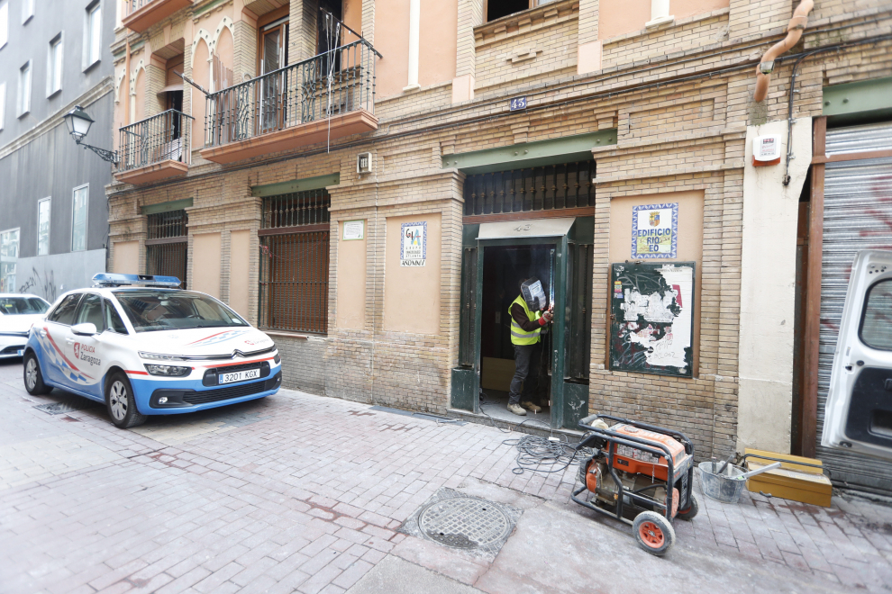 Desalojan edificio okupa y tapian accesos planta calle y primera.
