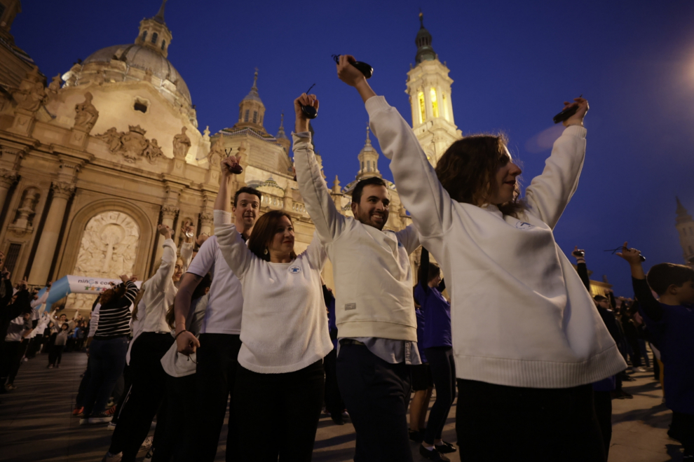 Flashmob jotero por Aspanoa en la plaza del Pilar con motivo de los actos del Día contra el Cáncer Infantil