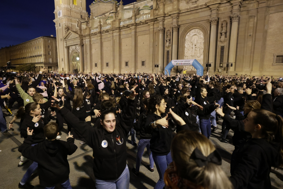 Flashmob jotero por Aspanoa en la plaza del Pilar con motivo de los actos del Día contra el Cáncer Infantil