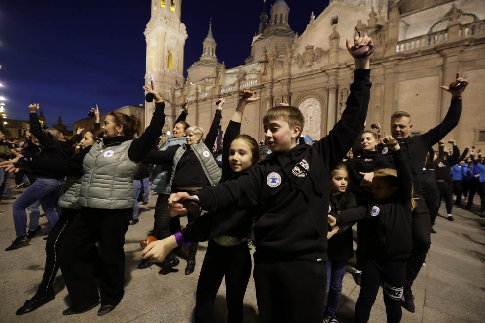 Flashmob jotero por Aspanoa en la plaza del Pilar con motivo de los actos del Día contra el Cáncer Infantil