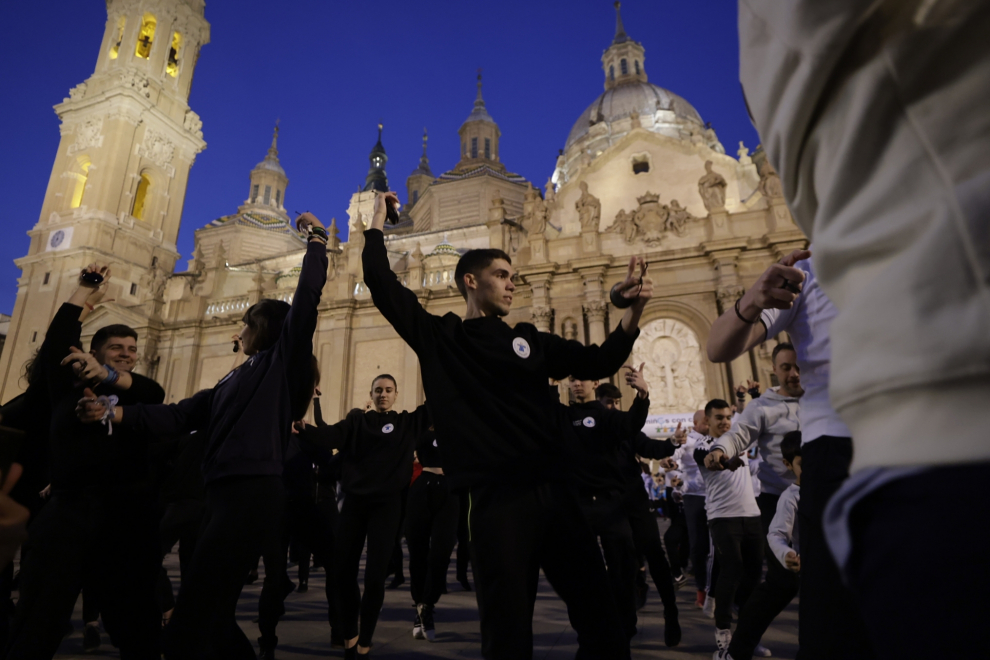 Flashmob jotero por Aspanoa en la plaza del Pilar con motivo de los actos del Día contra el Cáncer Infantil