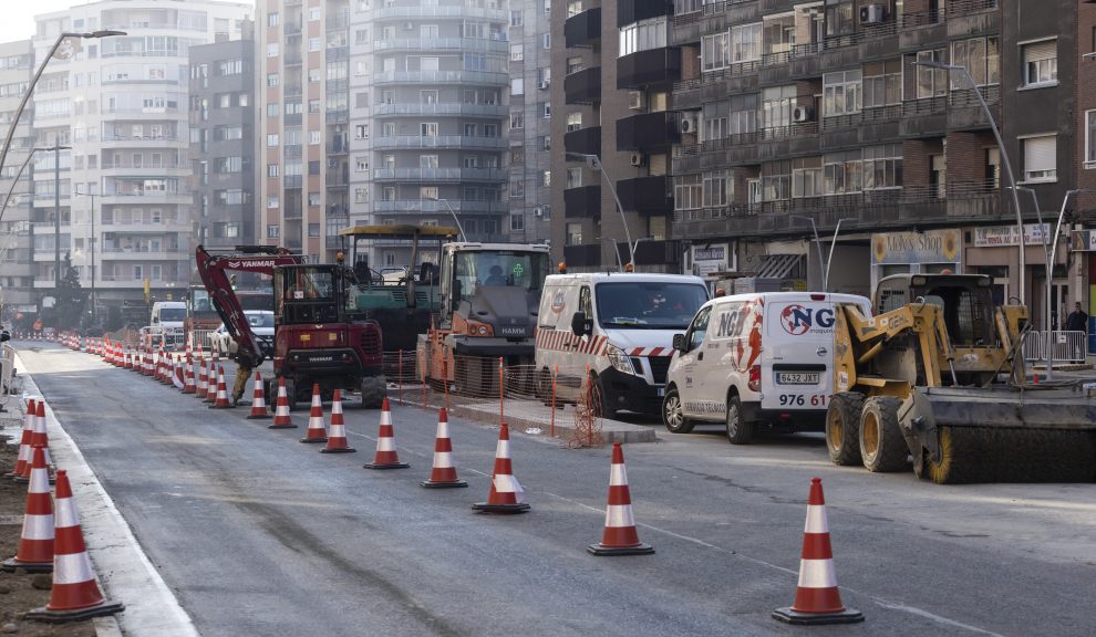 Estado de las obras de reforma de la avenida de navarra el 17 de febrero de 2023.