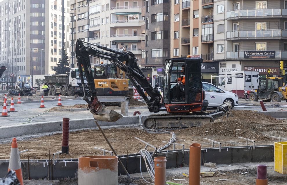 Estado de las obras de reforma de la avenida de navarra el 17 de febrero de 2023.