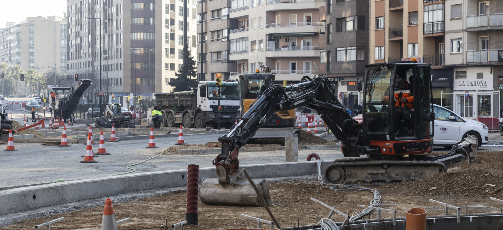 Estado de las obras de reforma de la avenida de navarra el 17 de febrero de 2023.