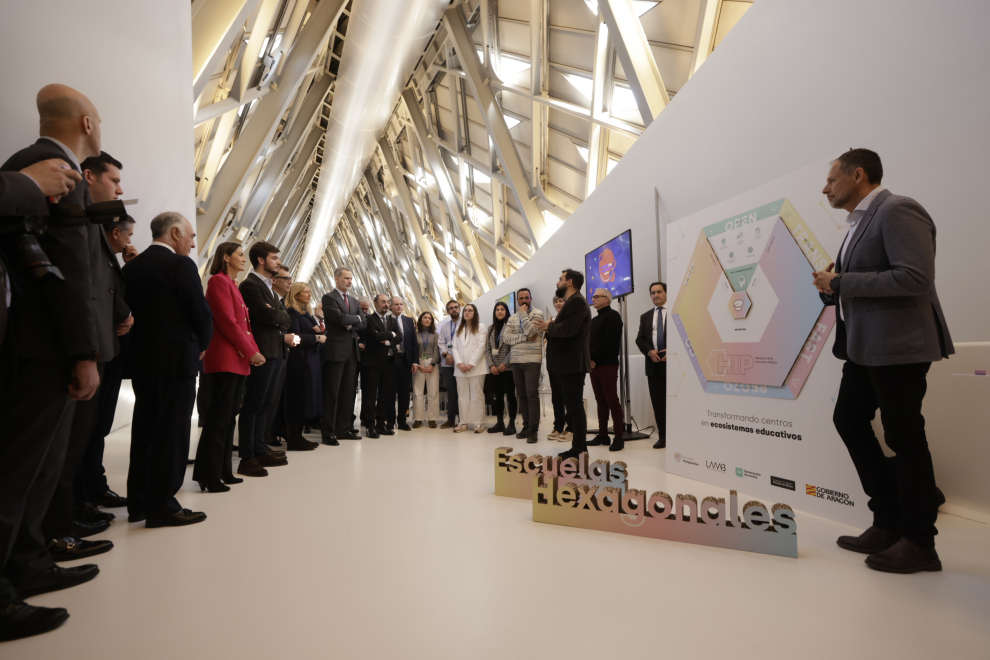 El Rey inaugura Mobility City en el pabellón Puente de Zaragoza.