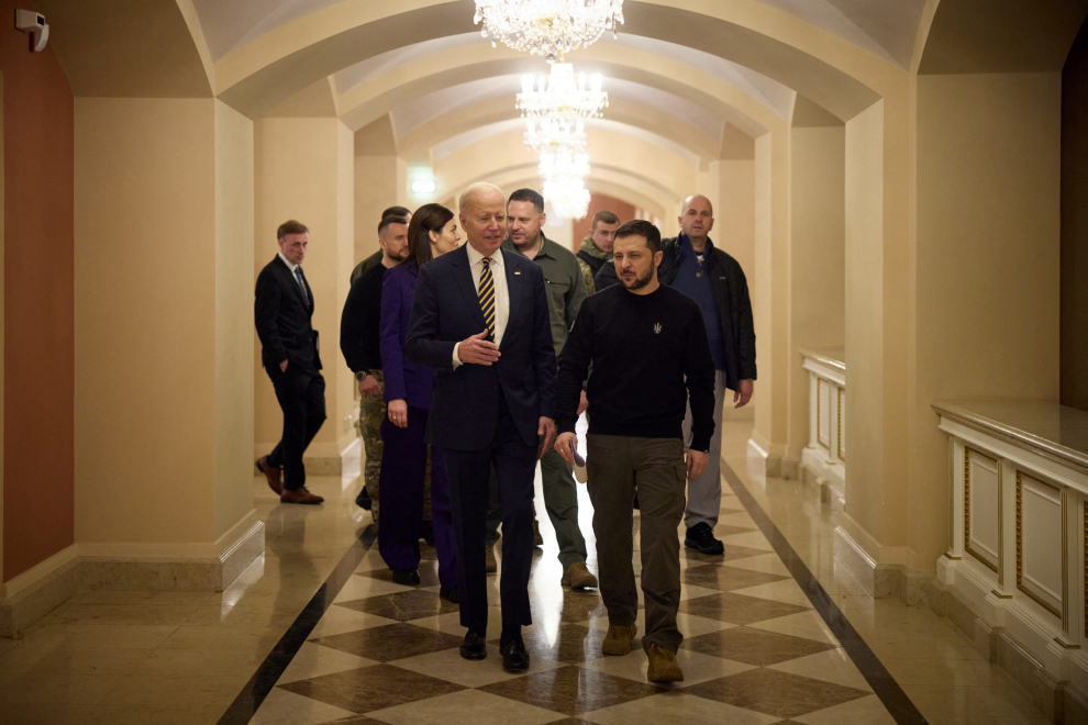 Ukraine's President Volodymyr Zelenskiy and U.S. President Joe Biden walk in front of the Saint Michael's cathedral, amid Russia's attack on Ukraine, in Kyiv, Ukraine February 20, 2023. Ukrainian Presidential Press Service/Handout via REUTERS ATTENTION EDITORS - THIS IMAGE HAS BEEN SUPPLIED BY A THIRD PARTY. UKRAINE-CRISIS/BIDEN