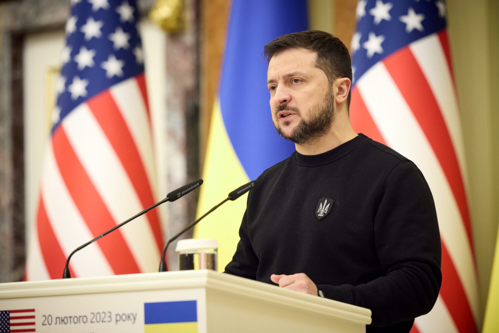 Kyiv (Ukraine), 20/02/2023.- A handout photo made available by the Ukrainian Presidential Press Service on 20 February 2023 shows Ukrainian President Volodymyr Zelensky (R) and US President Joe Biden holding a joint press news briefing in Kyiv (Kiev), Ukraine, amid Russia's invasion. The White House announced on 20 February, that US President Biden met with Ukrainian President Zelensky and his team to extended discussions on US support for Ukraine. (Rusia, Ucrania, Estados Unidos) EFE/EPA/UKRAINIAN PRESIDENTIAL PRESS SERVICE HANDOUT -- MANDATORY CREDIT: UKRAINIAN PRESIDENTIAL PRESS SERVICE -- HANDOUT EDITORIAL USE ONLY/NO SALES
UKRAINE USA DIPLOMACY