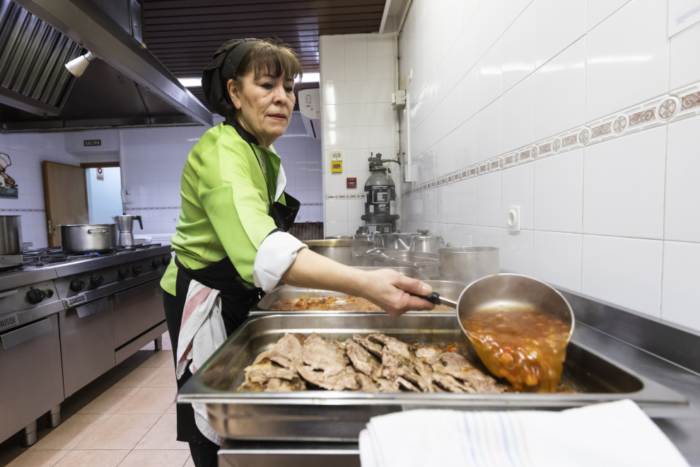 Cocina del comedor social de las Hijas de la Caridad de Zaragoza.