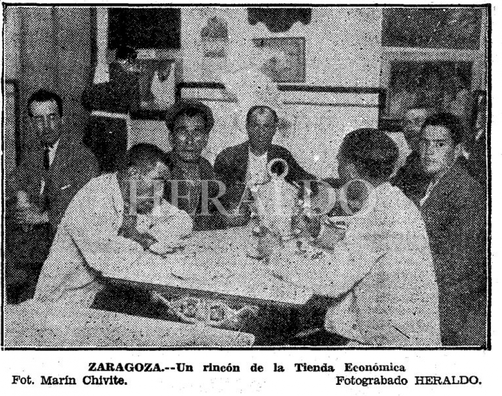 usuarios del comedor de la cocina económica de Zaragoza, en 1932.