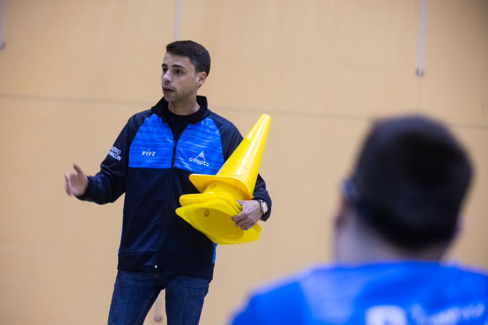 Entrenamiento del equipo de rugby en silla de ruedas del CD Adapta de Zaragoza.