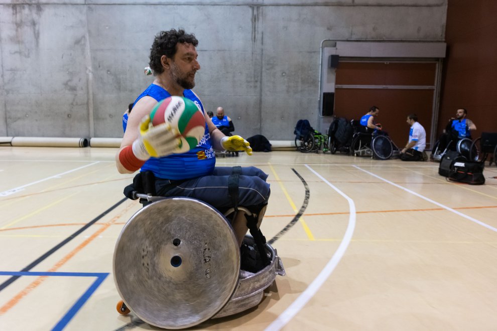 Entrenamiento del equipo de rugby en silla de ruedas del CD Adapta de Zaragoza.