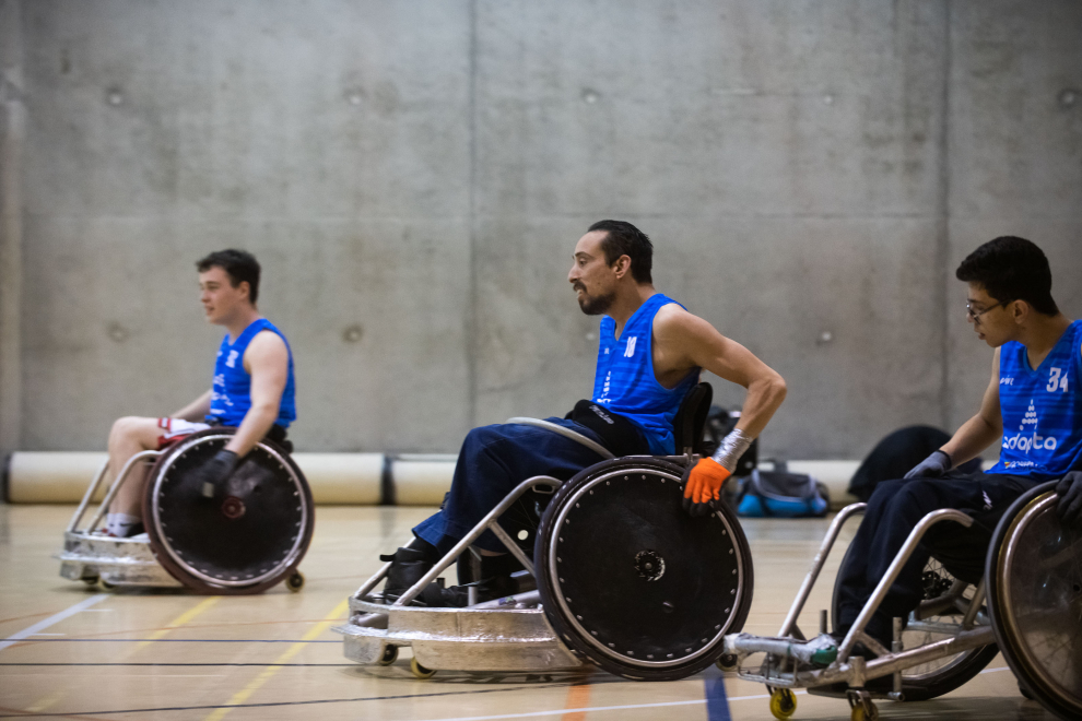 Entrenamiento del equipo de rugby en silla de ruedas del CD Adapta de Zaragoza.