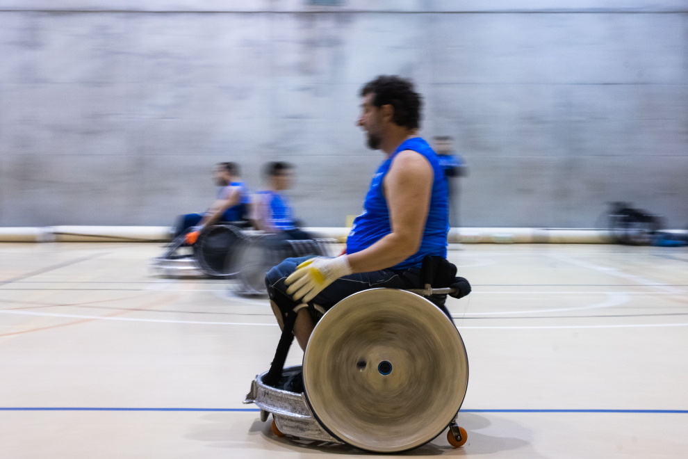 Entrenamiento del equipo de rugby en silla de ruedas del CD Adapta de Zaragoza.
