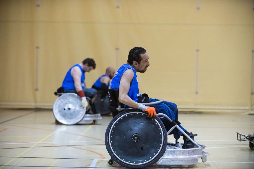 Entrenamiento del equipo de rugby en silla de ruedas del CD Adapta de Zaragoza.