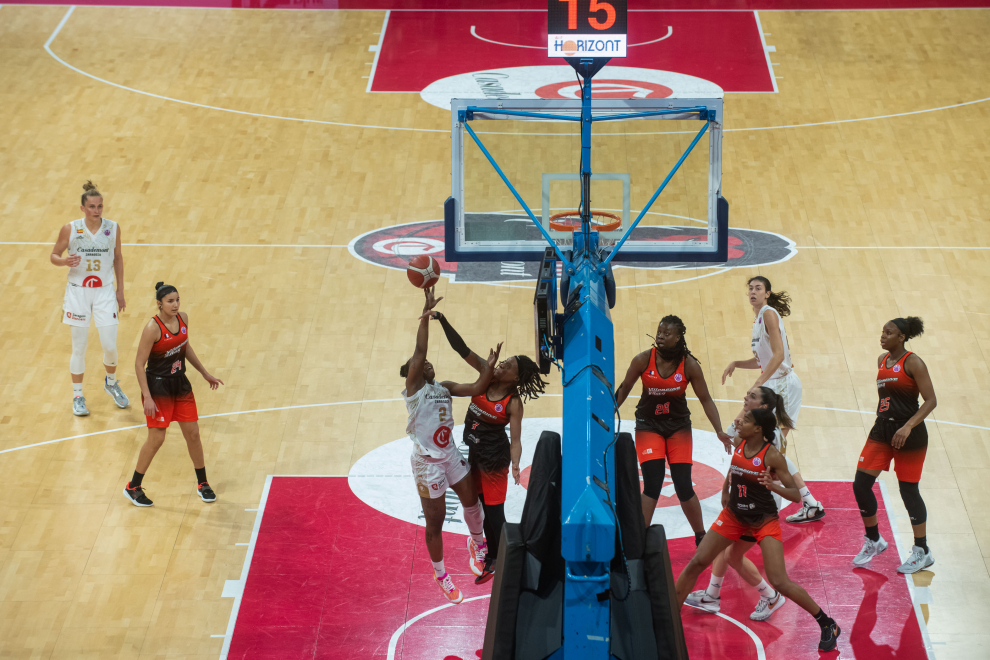 Foto del partido Casademont Zaragoza-Villeneuve, de la Eurocup Women, en el pabellón Príncipe Felipe