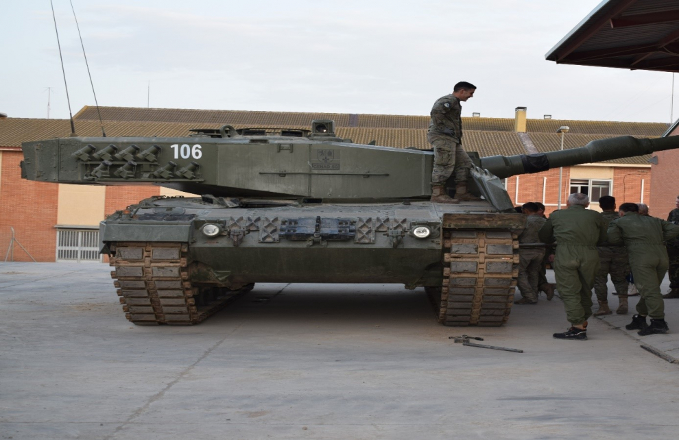 La Brigada de Aragón formando a militares ucranianos en San Gregorio (Zaragoza) junto a un tanque Leopard.