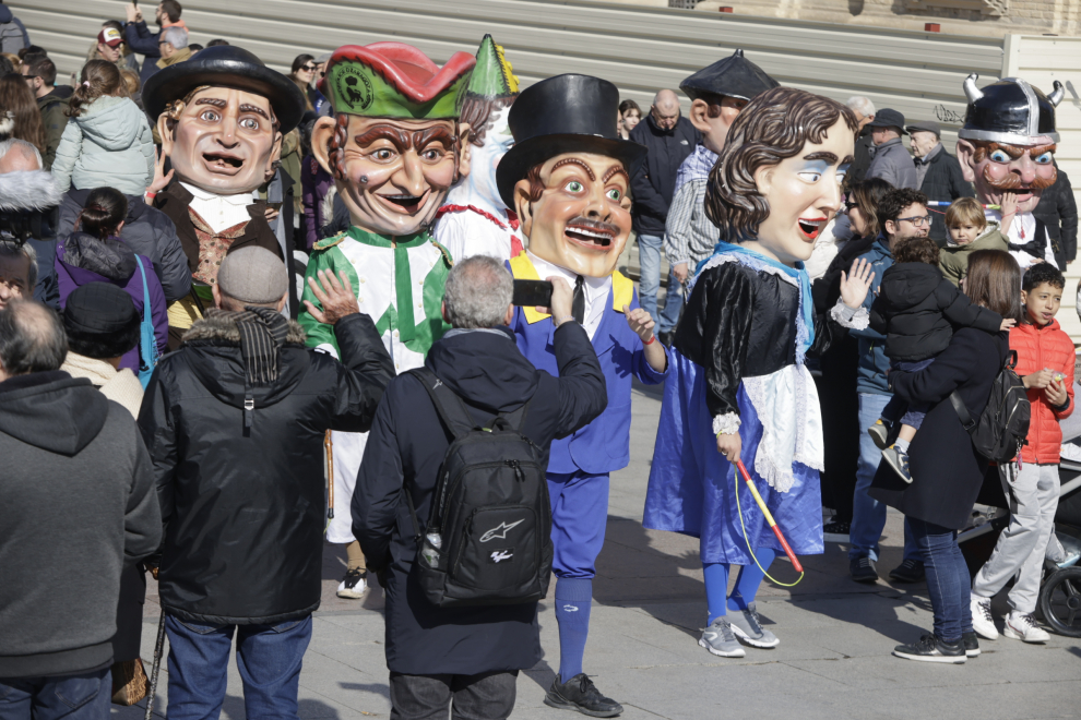Pistoletazo de salida de la Cincomarzada con la marcha reivindicativa de los barrios desde la plaza del Pilar al parque del Tío Jorge.
