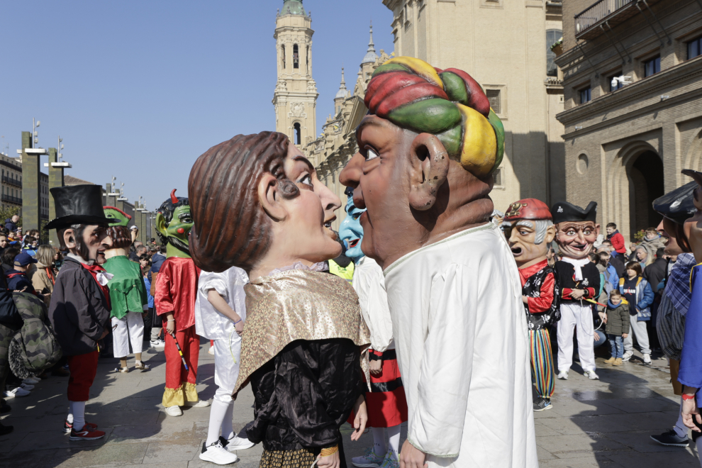 Pistoletazo de salida de la Cincomarzada con la marcha reivindicativa de los barrios desde la plaza del Pilar al parque del Tío Jorge.