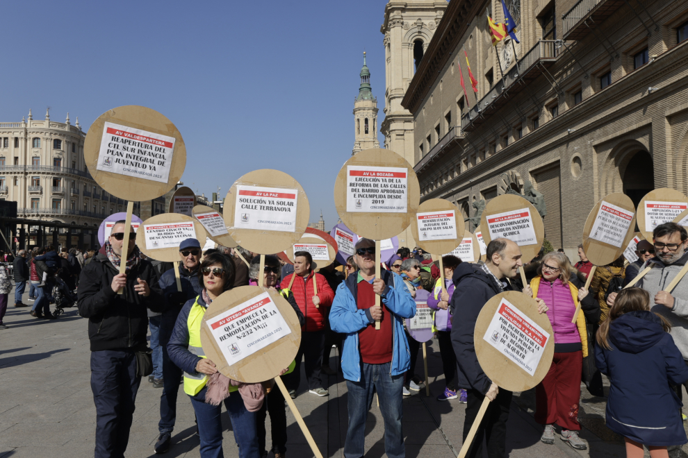 Pistoletazo de salida de la Cincomarzada con la marcha reivindicativa de los barrios desde la plaza del Pilar al parque del Tío Jorge.