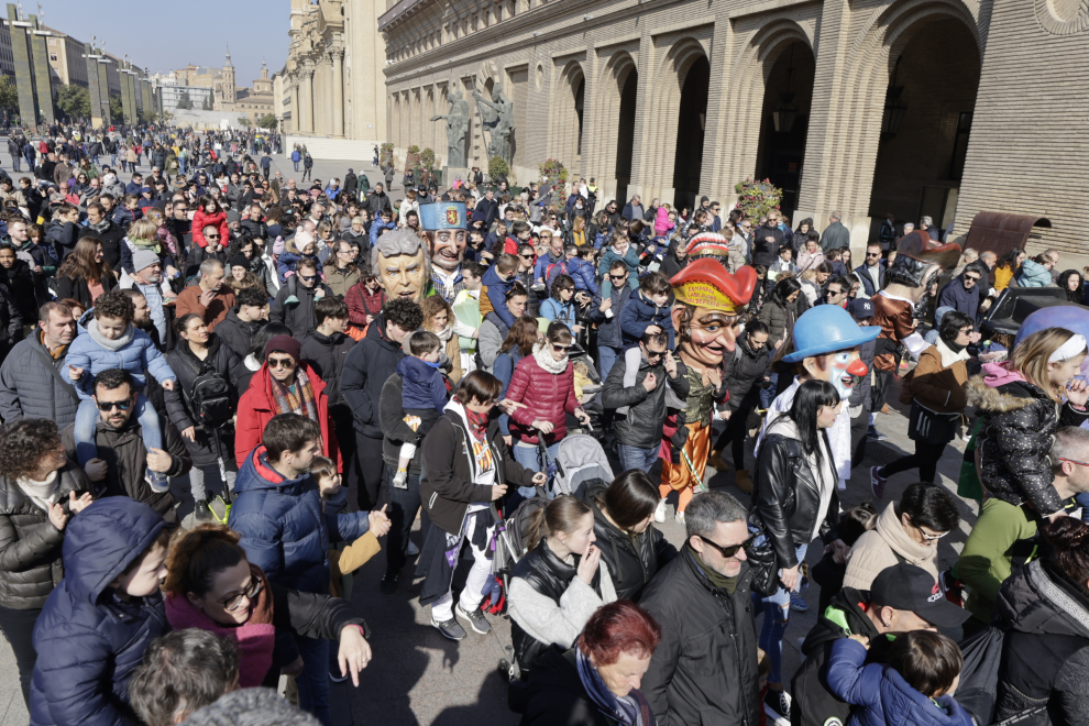 Pistoletazo de salida de la Cincomarzada con la marcha reivindicativa de los barrios desde la plaza del Pilar al parque del Tío Jorge.