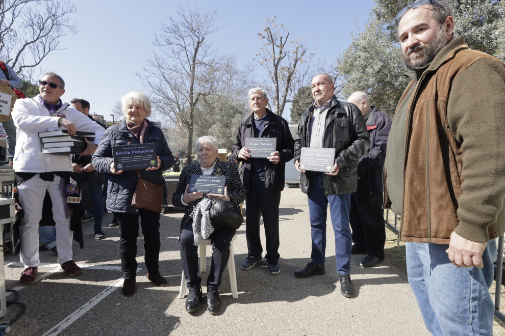 Los representantes de los barrios de Zaragoza leen el manifiesto reivindicativo durante la celebración de la Cincomarzada.