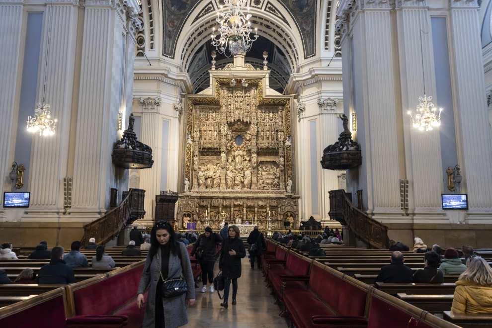 El altar mayor ha recuperado todo su esplendor.