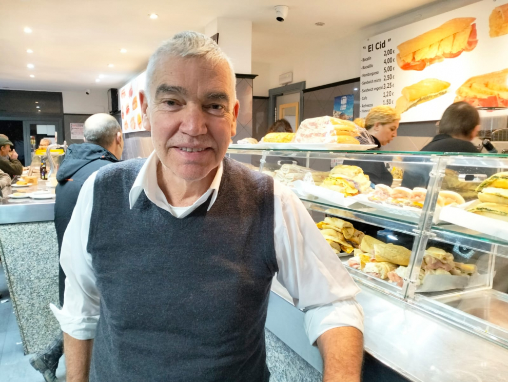 José Miguel Benabarre, en su cafetería