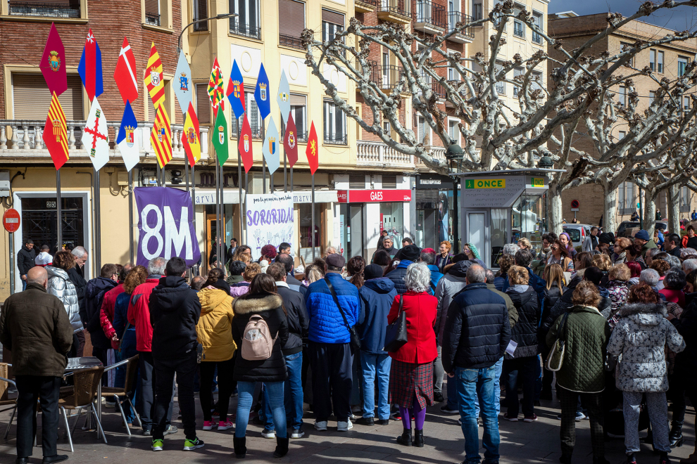 Concentración del 8-M en el Paseo Cortes de Aragón de Calatayud.