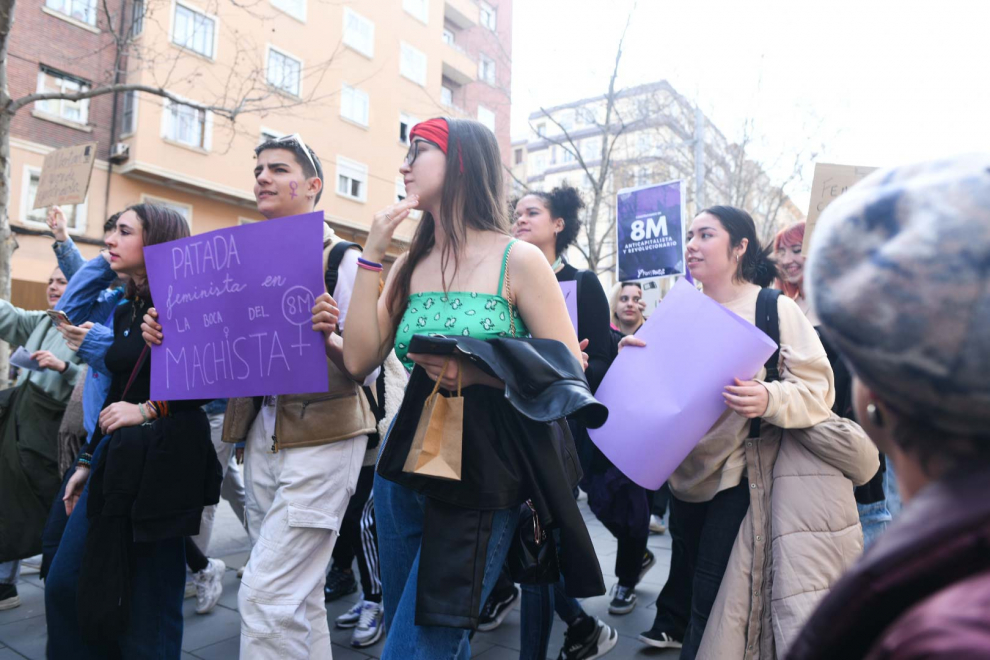 Así ha discurrido la protesta estudiantil del 8-M por el centro de Zaragoza