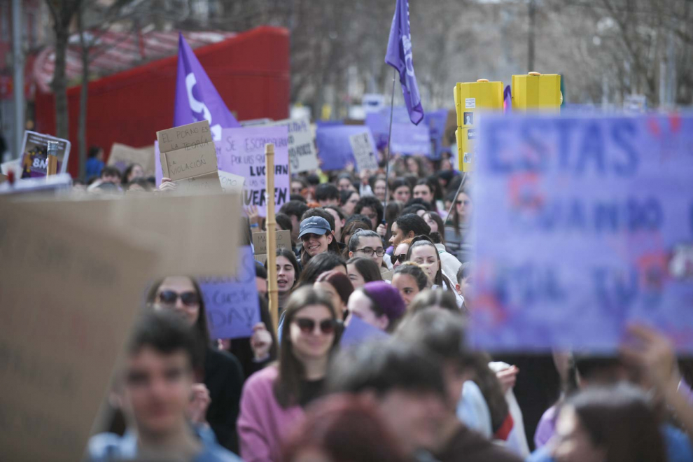 Así ha discurrido la protesta estudiantil del 8-M por el centro de Zaragoza