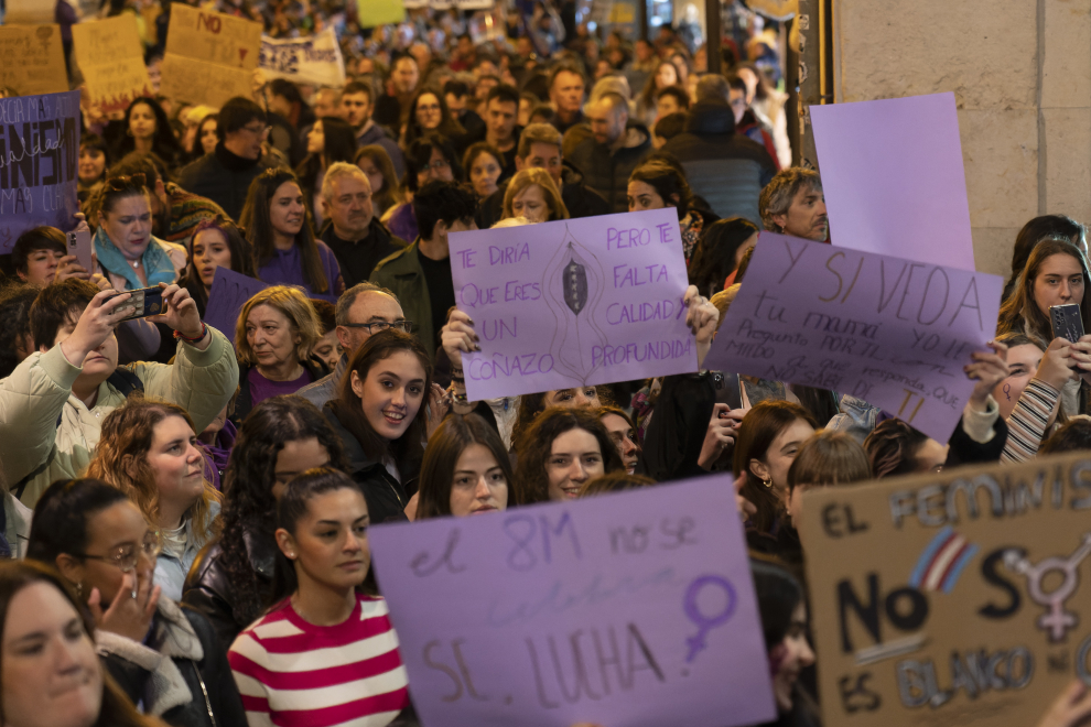 Manifestacion del dia de la mujer 8M en Teruel. foto Antonio garcia_bykofoto. 08_03_23[[[FOTOGRAFOS]]]