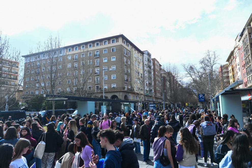 Marcha estudiantil del 8-M en la Plaza de San Francisco de Zaragoza