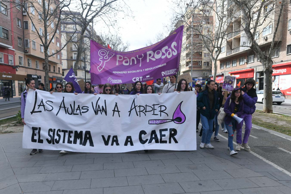 Marcha estudiantil del 8-M en Zaragoza.